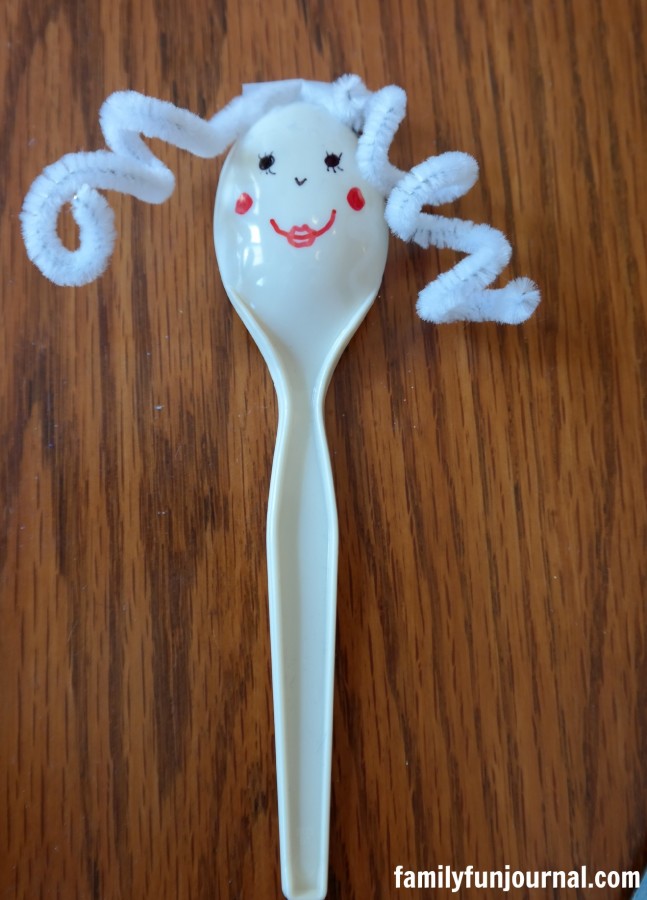 plastic spoon puppets step 2