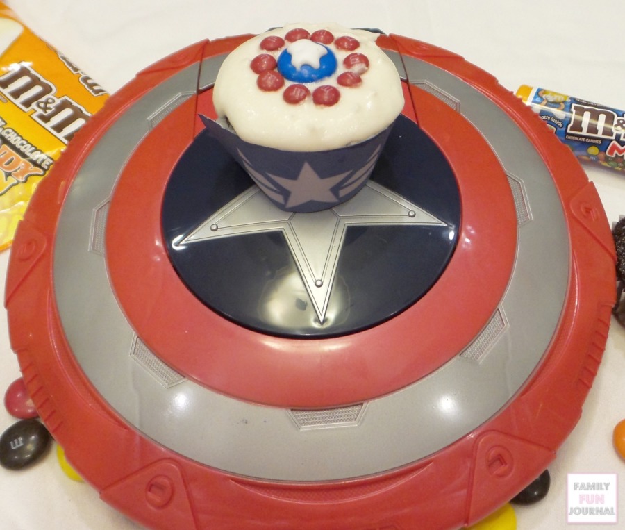 captain america cupcake step 4