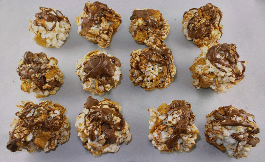 smores-popcorn-balls-final-900x551