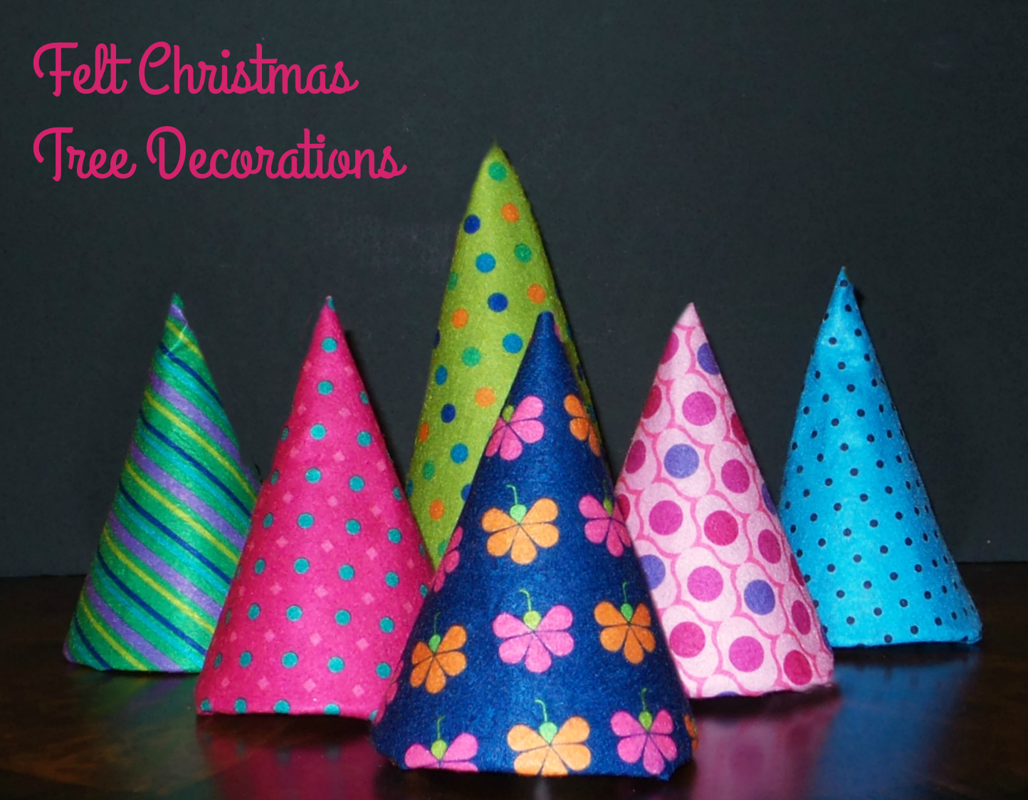 final-felt-christmas-tree-decorations with font